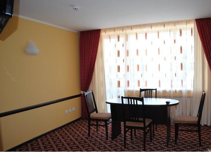 Rassvet Hotel Dnipro Room photo